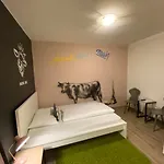 Mama Muh Self-Check-In Hotel 2*